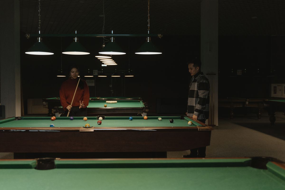 Pool stôl s loptičkami v Biliard Klube Tágo